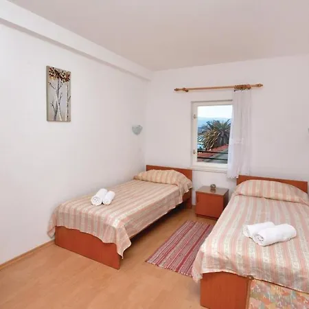 Tudor * Stari Grad (Hvar)